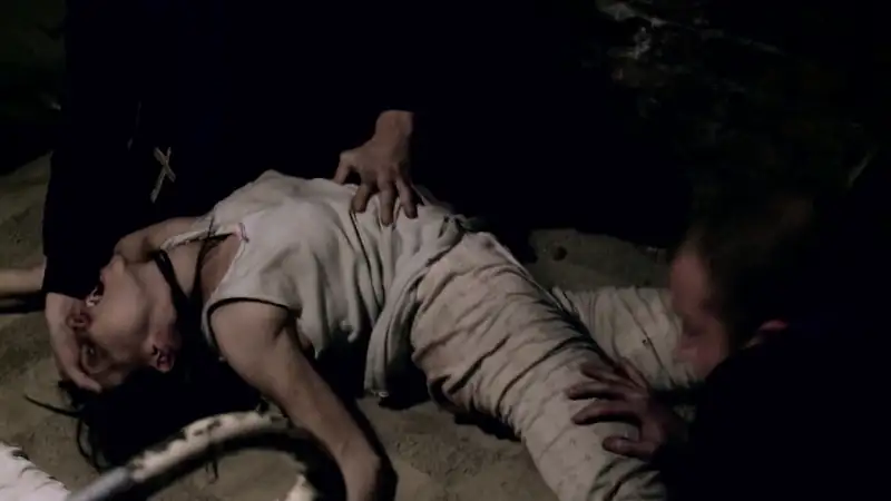 download the devil inside (2012) bluray dual audio {hindi-english} 480p [300mb] | 720p [800mb]