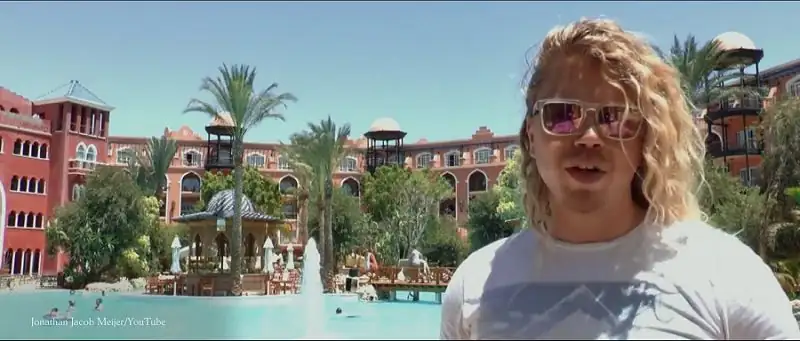 download the man with 1000 kids (season 1 - netflix original series) dual audio {hindi-english} 480p | 720p | 1080p web-dl