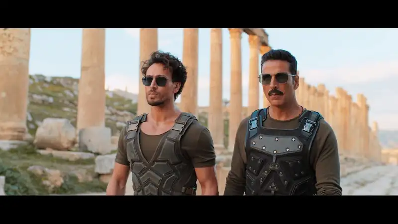 screenshot 277f4a bade miyan chote miyan 2024