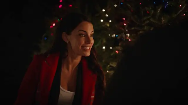 download too close for christmas (2020) dual audio [hindi + english] web-dl 480p [300mb] | 720p [800mb] | 1080p [2gb]