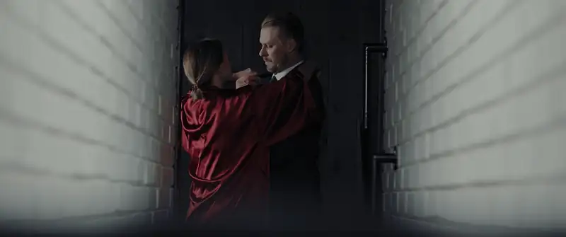 download traitors (2019) season 1 hindi dubbed [org] complete netflix original web series 720p [300mb] web-dl