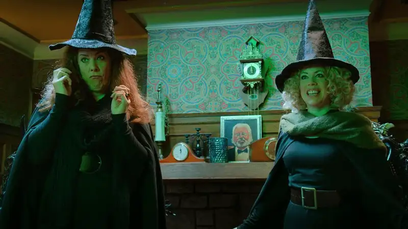 download scaredy cats (season 1) dual audio [hindi-english] complete netflix web series 480p [110mb] | 720p [300mb]