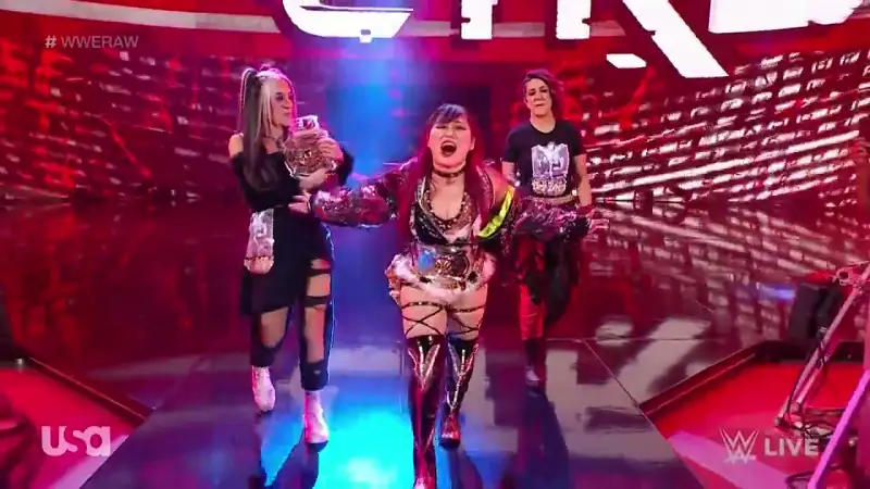 download wwe monday night raw - 12th december 2022 english full wwe show 480p [650mb] | 720p [1.2gb] hdrip