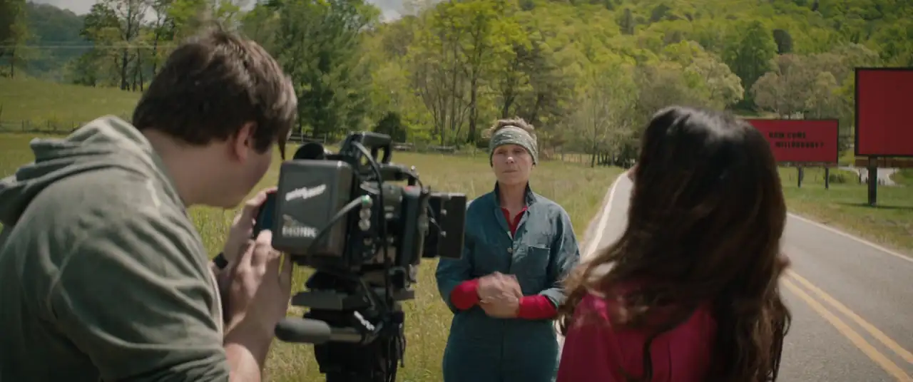 download three billboards outside ebbing missouri 2017 dual audio {hindi-english} 480p [350mb] | 720p [1gb] bluray