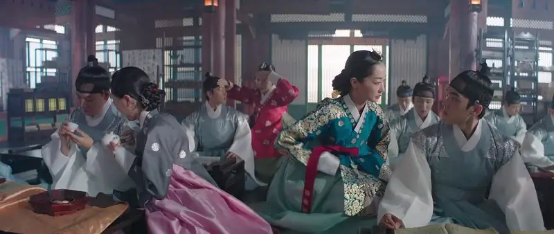 download under the queen’s umbrella (2022) [s01e16 added] {korean with english subtitles} 720p [350mb] web-dl