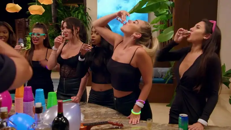 download temptation island season 2 (2022) hindi dubbed [voot select] complete web series 480p | 720p web-dl