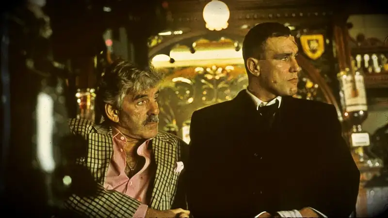 download snatch (2000) bluray dual audio {hindi-english} 480p [350mb] | 720p [950mb] | 1080p [2.2gb]