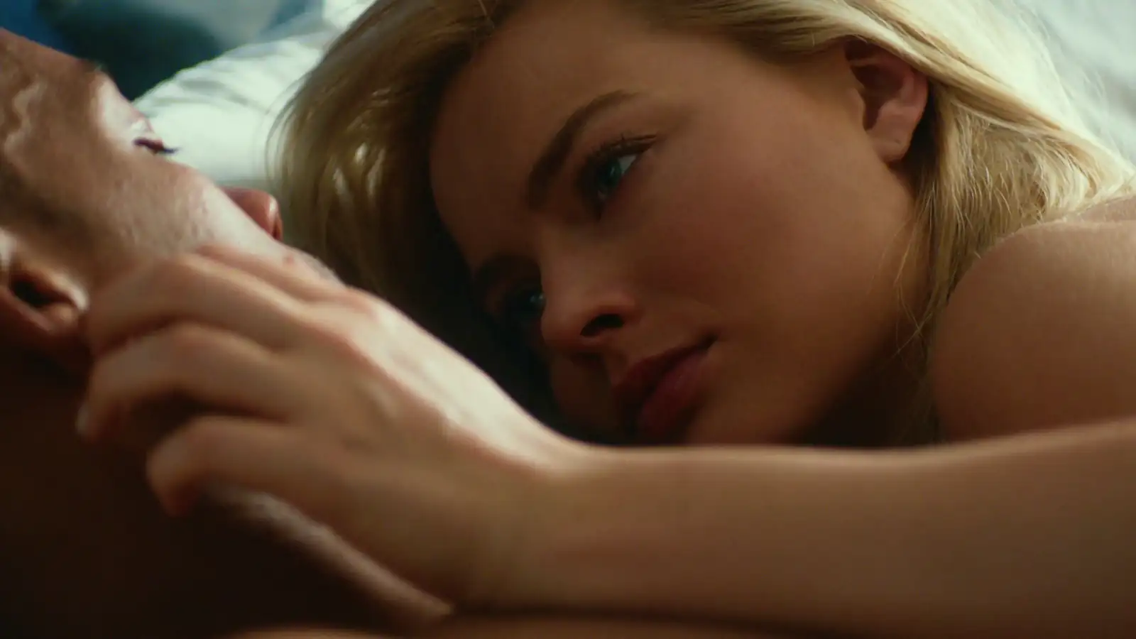 download focus (2015) dual audio [hindi + english] bluray 480p [420mb] | 720p [1gb] | 1080p [2.2gb]