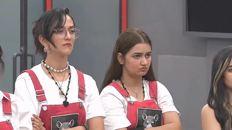 screenshot b911a9 the society season 1 2025