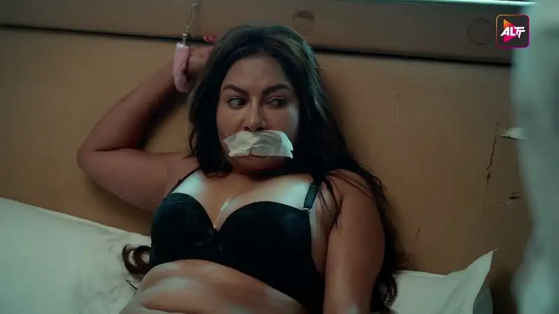 screenshot c3a8d8 18 qaatil hasina season 1 2024