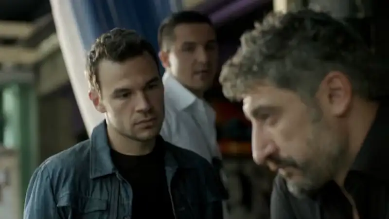 download undercover (2014) season 4 hindi dubbed complete mx web series 480p | 720p web-dl