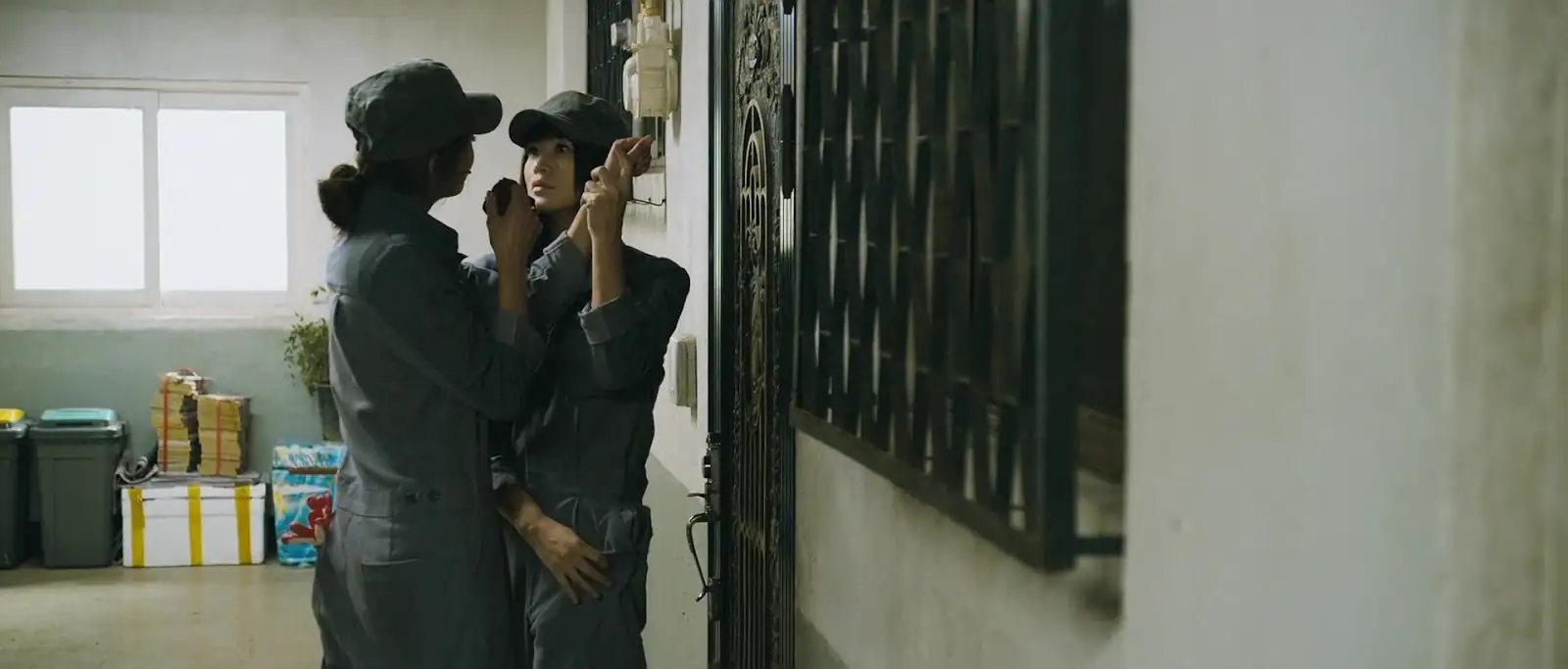 download the thieves (2012) dual audio [hindi + korean] web-dl 480p [520mb] | 720p [1.3gb] | 1080p [3gb]