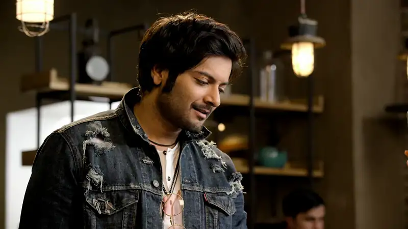 screenshot cea654 mind the malhotras season 1