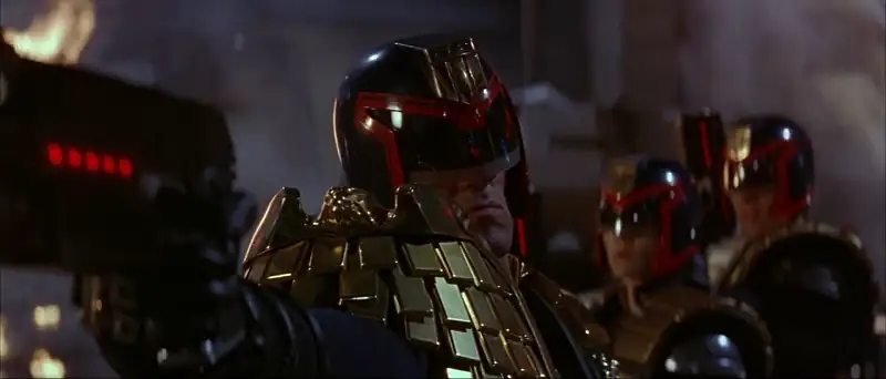 download judge dredd (1995) bluray {english with subtitles} full movie 480p [350mb] | 720p [700mb]