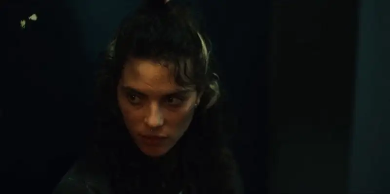 download under a dark sun (2025) season 1 dual audio {hindi-french} netflix-series 480p | 720p | 1080p web-dl