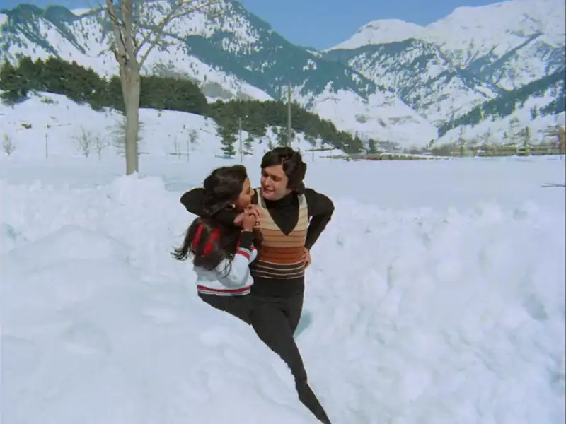 screenshot e83a58 the romantics netflix original 2023