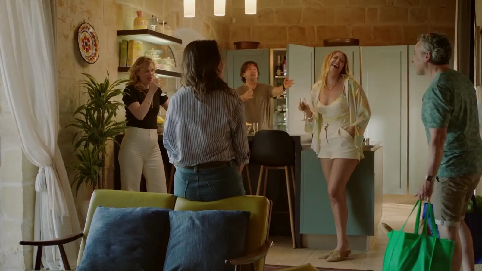 download the holiday (2021) season 1 complete dual-audio {hindi-english} 480p | 720p & 1080p web-dl