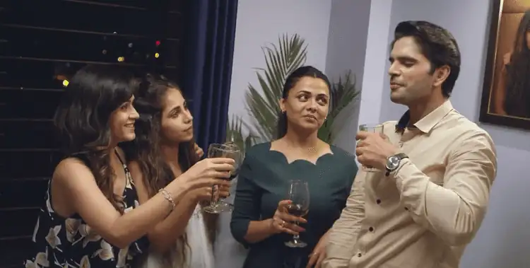 screenshot fd54c2 glitter season 1 2021